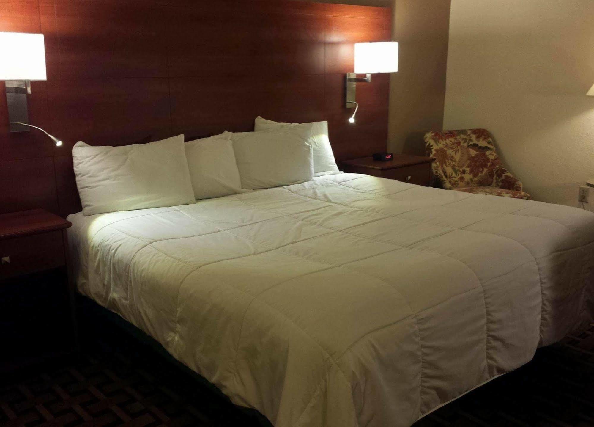 Hotel Baymont By Wyndham Paducah Exterior foto